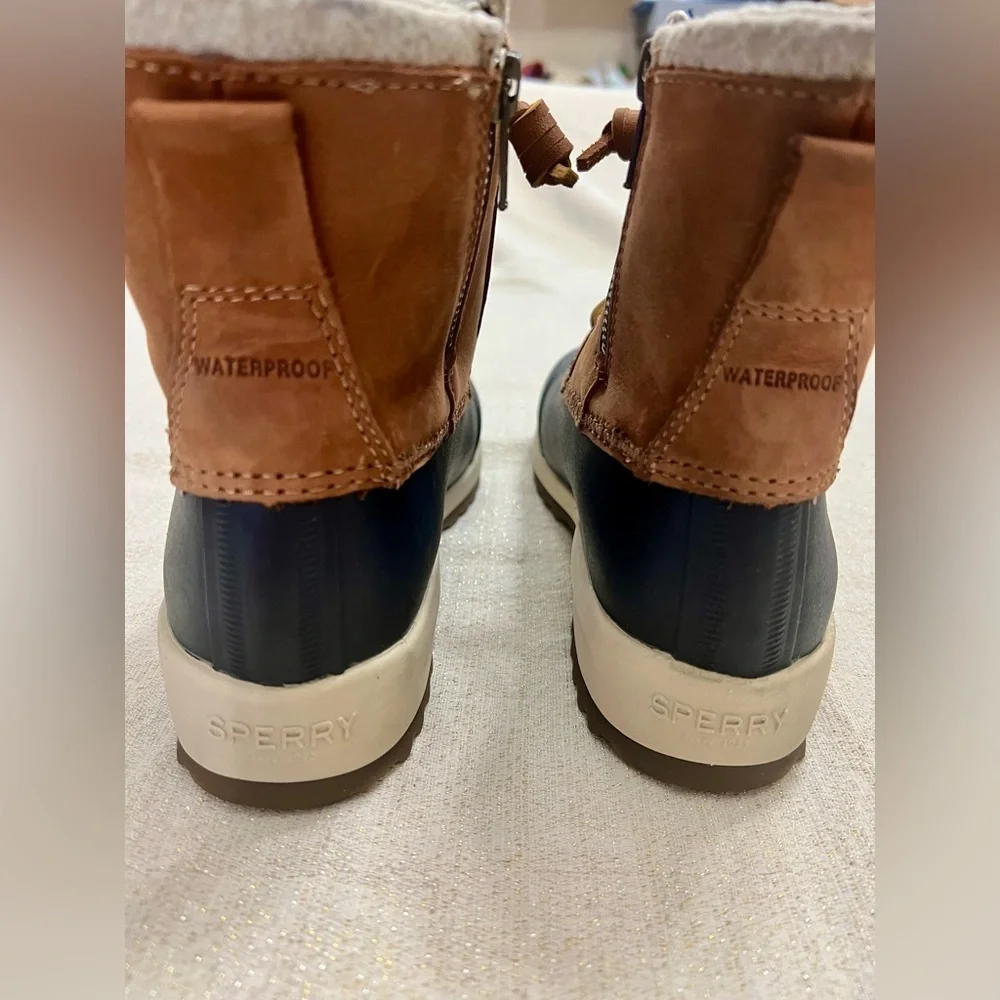 NEW SPERRY Women’s Maritime Repel Snow Boots Tan/Navy With Thinsulat -Size 5